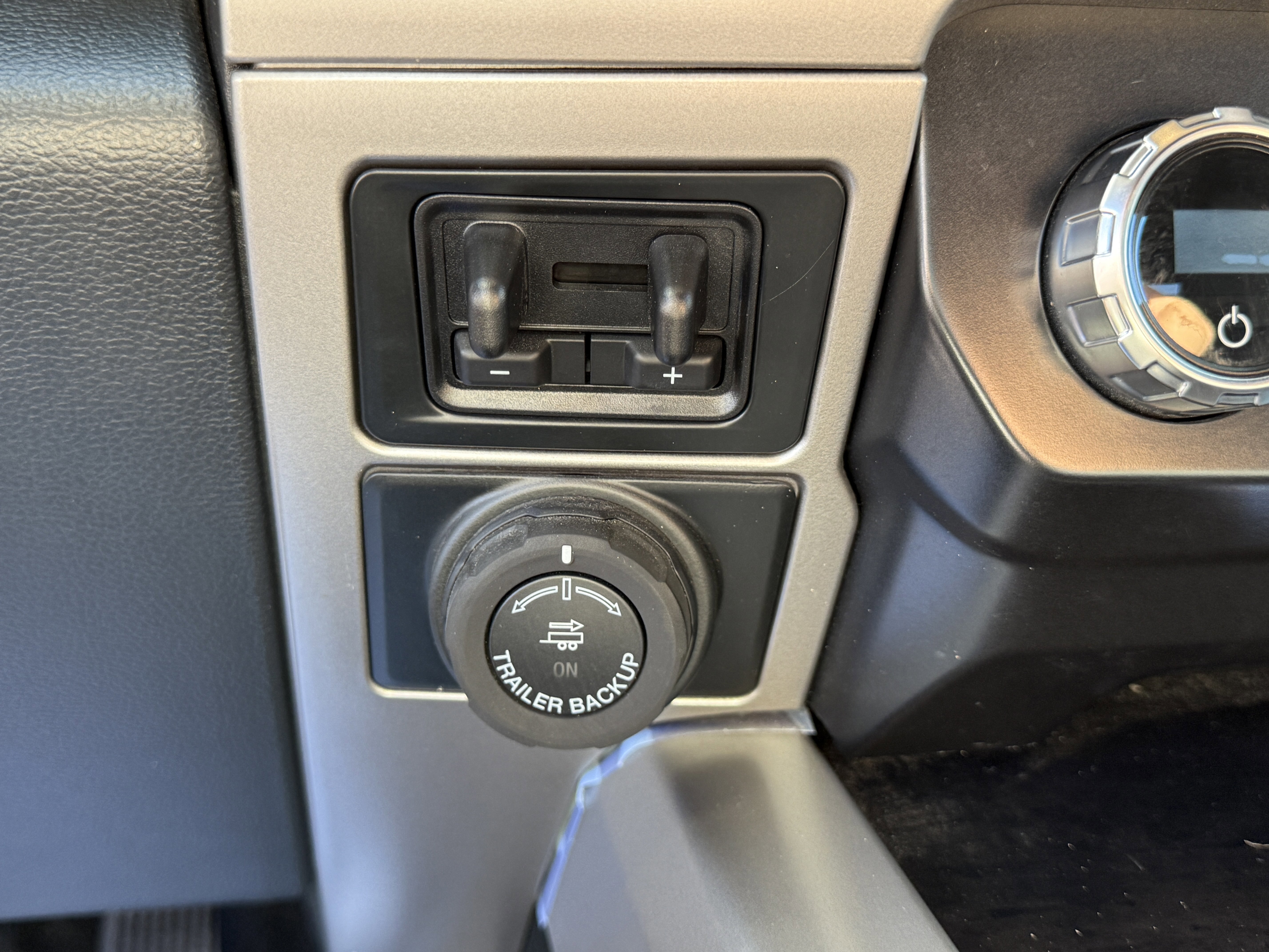 Certified 2022 Ford F250 Lariat w/ Tremor Off-Road Package image 24