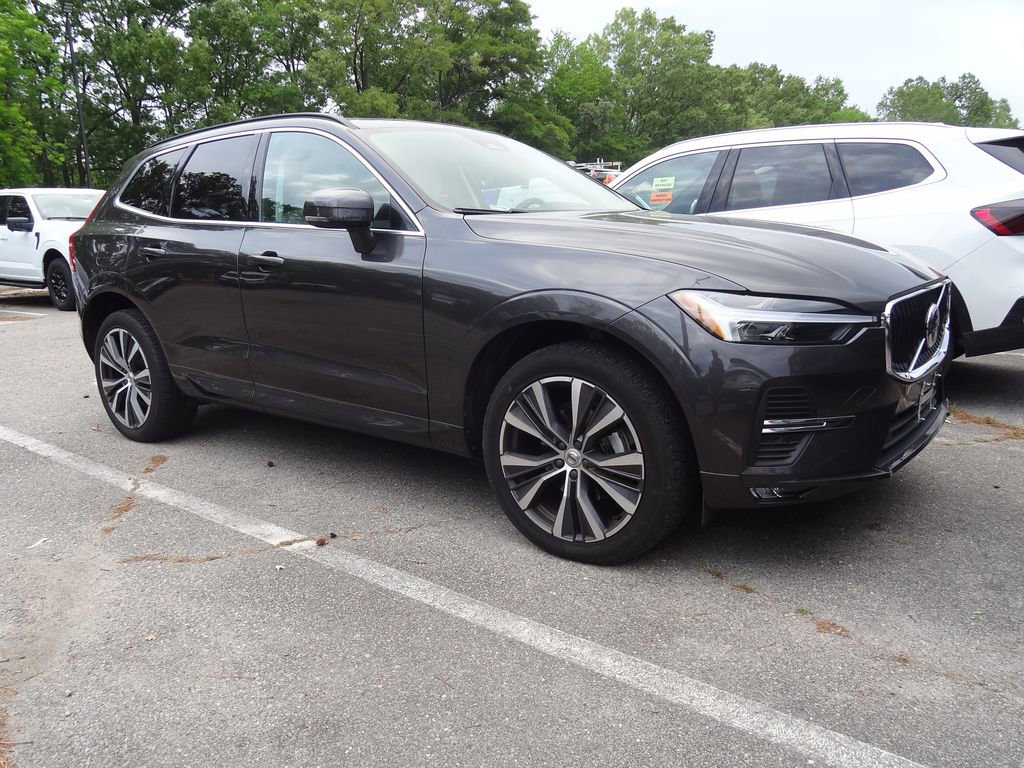 Used 2022 Volvo XC60 B5 Momentum w/ Protection Package Premier FWD image 2