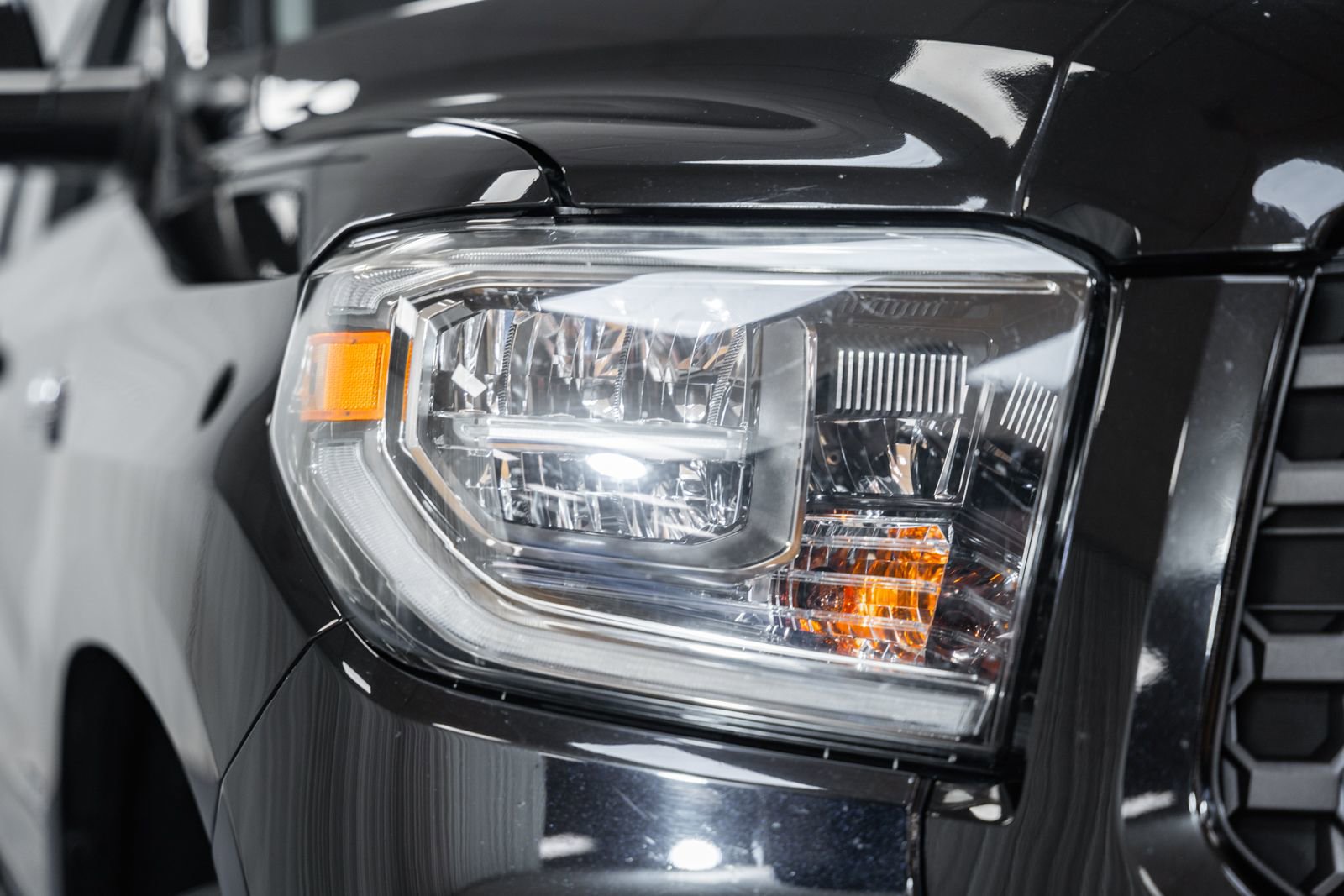 Used 2018 Toyota Tundra SR5 w/ TRD Sport Package AWD/4WD image 12