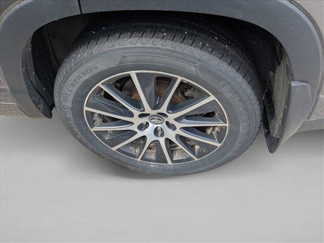 Used 2017 Toyota Highlander SE w/ Carpet Mat Package AWD/4WD image 8