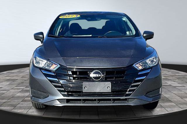 Used 2023 Nissan Versa SV image 3