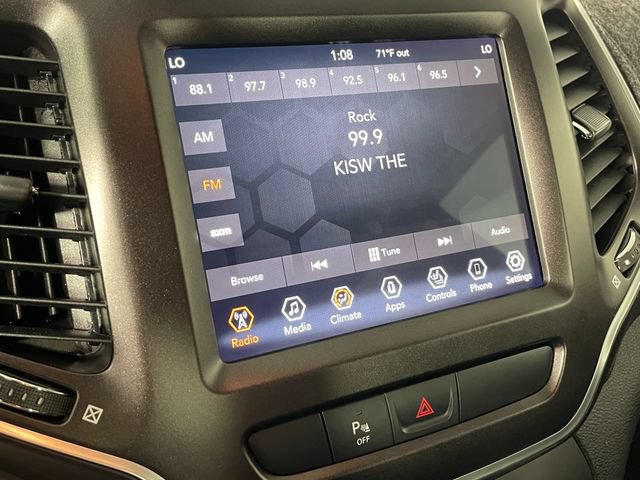 Used 2019 Jeep Cherokee Trailhawk w/ Cold Weather Group AWD/4WD image 7