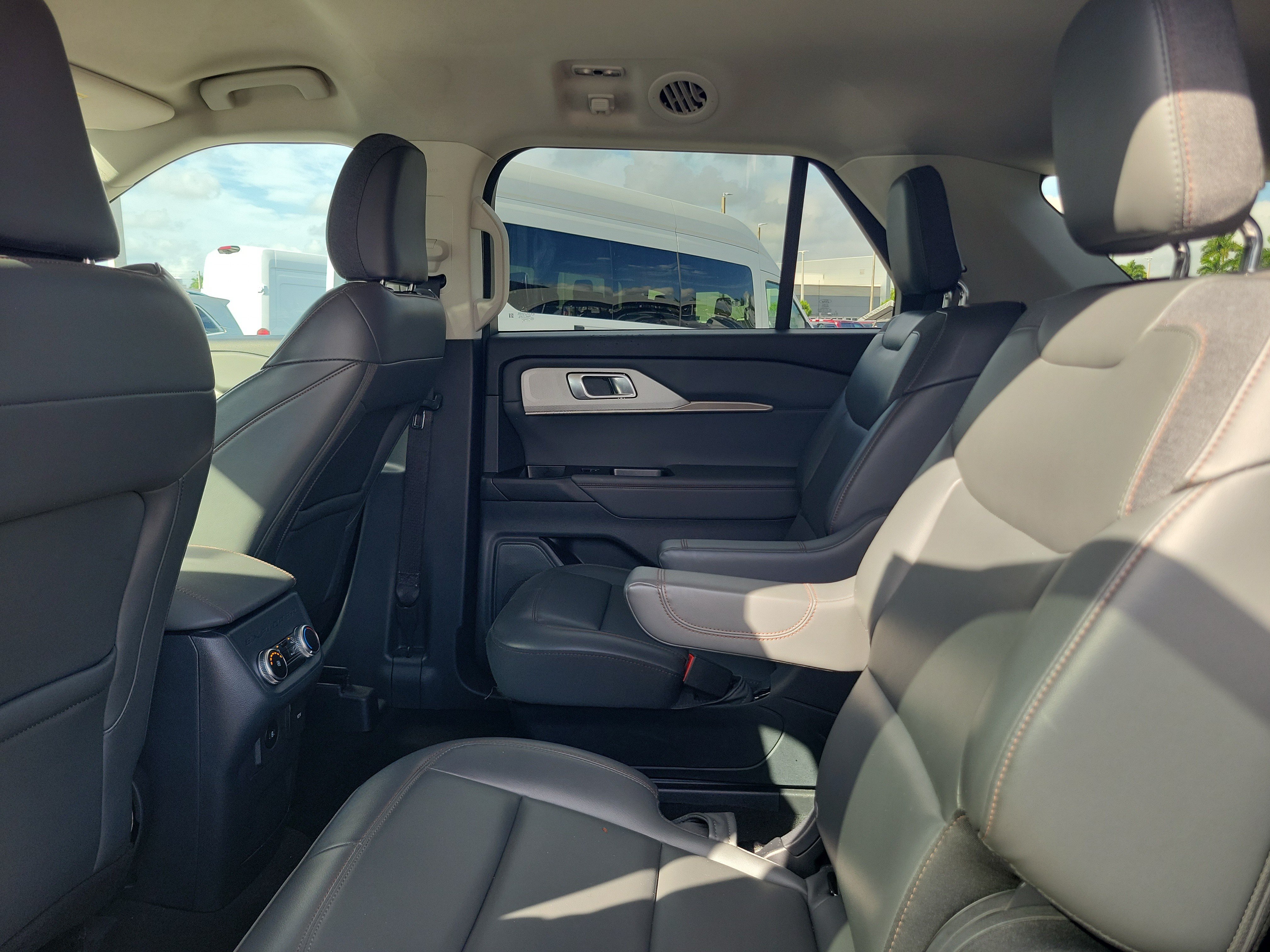 Certified 2025 Ford Explorer Active w/ Active Comfort Package RWD image 15