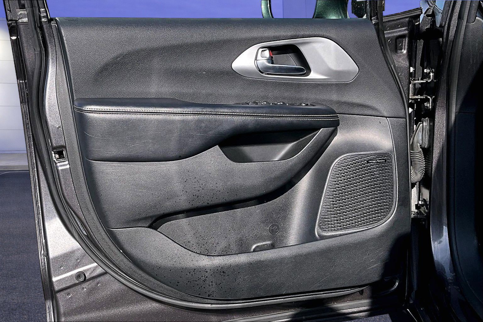 Used 2019 Chrysler Pacifica Touring-L Plus w/ Advanced Safetytec Group FWD image 20