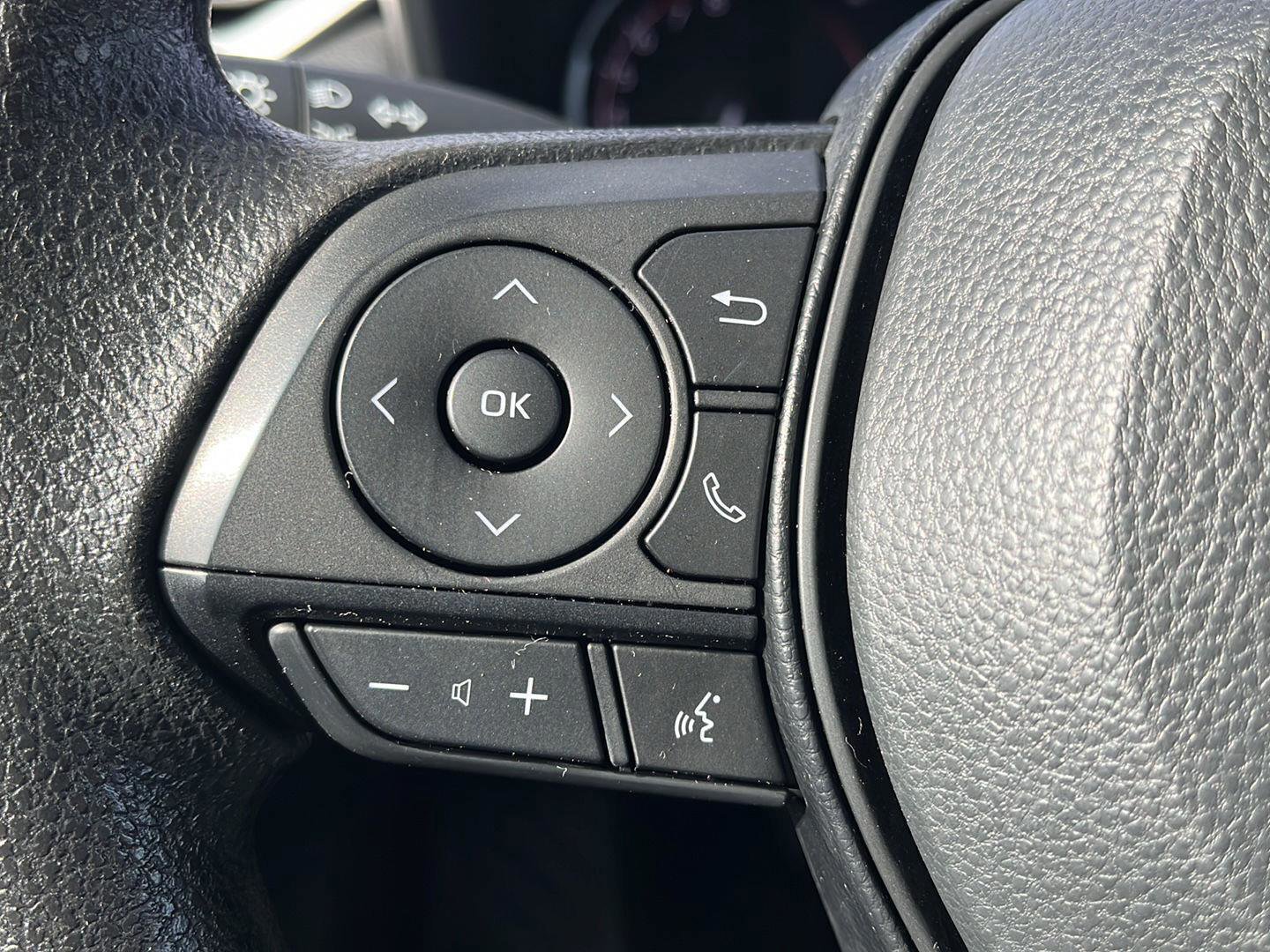 Used 2023 Toyota RAV4 XLE image 21