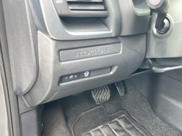 Used 2023 Nissan Rogue S AWD/4WD image 33
