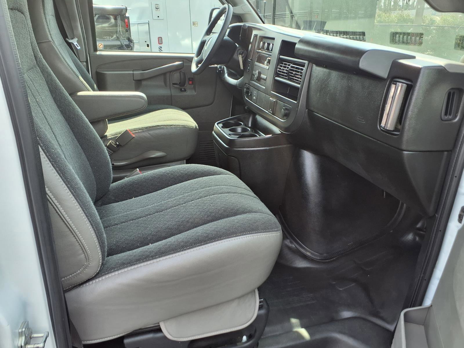 Used 2024 GMC Savana 2500 w/ Driver Convenience Package image 10