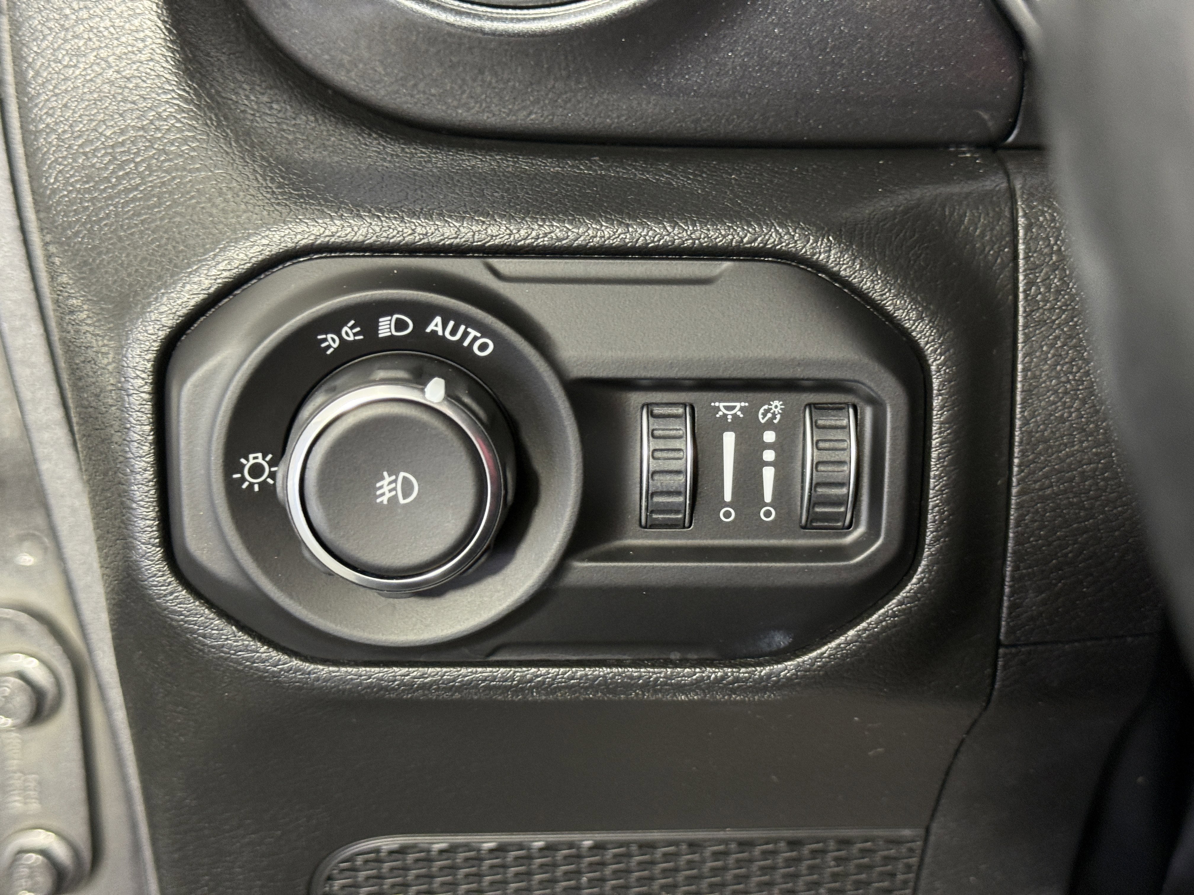 Used 2022 Jeep Wrangler Unlimited Sahara image 23