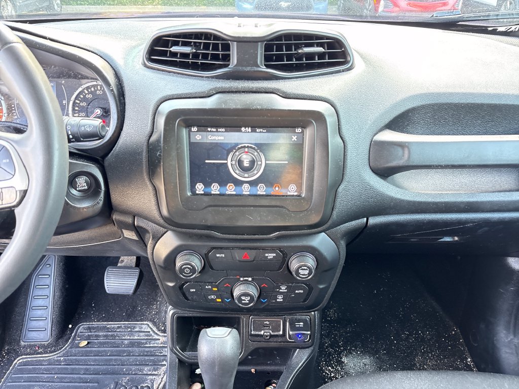 Used 2018 Jeep Renegade Latitude FWD image 45