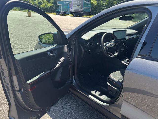 Certified 2025 Ford Escape ST-Line w/ Equipment Group 301A image 11