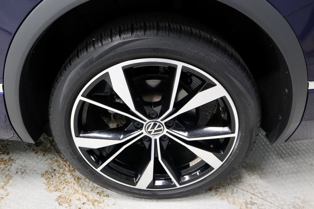 Used 2022 Volkswagen Tiguan SEL R-Line image 20