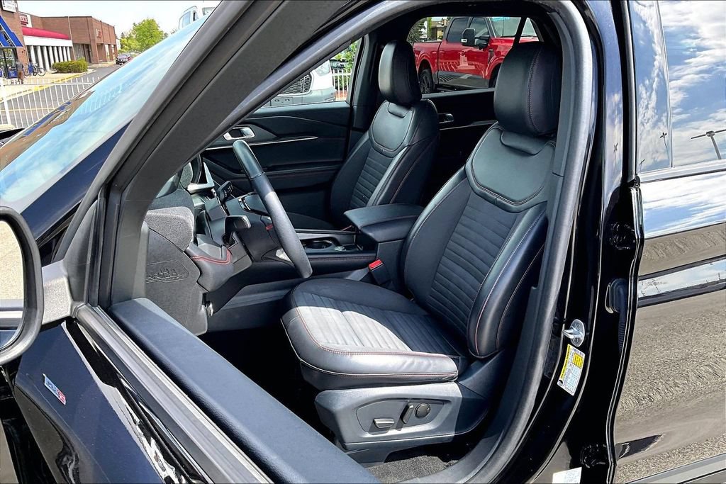 Certified 2025 Ford Explorer ST-Line w/ ST-Line Street Pack AWD/4WD image 23