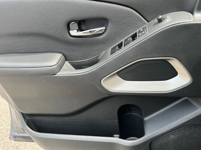 Used 2024 Nissan Frontier SV w/ SV Convenience Package image 18