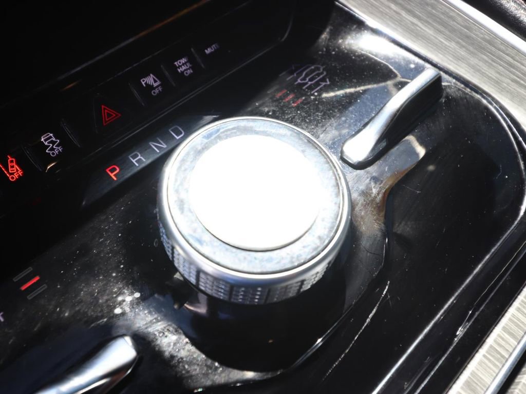 Used 2024 Jeep Wagoneer Series III AWD/4WD image 24