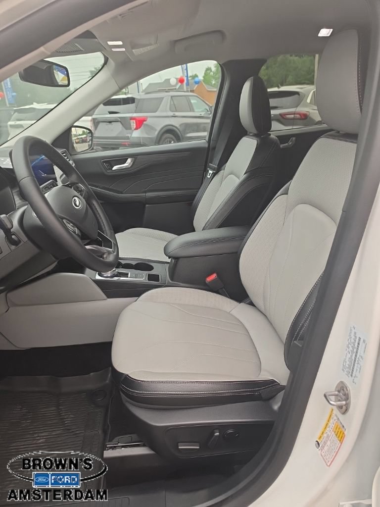 Certified 2025 Ford Escape Platinum w/ Premium Technology Package AWD/4WD image 15