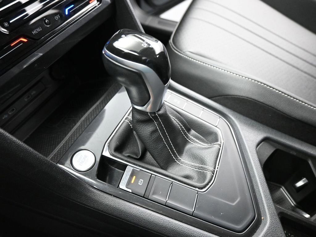 Used 2023 Volkswagen Tiguan SE w/ Panoramic Sunroof Package image 42