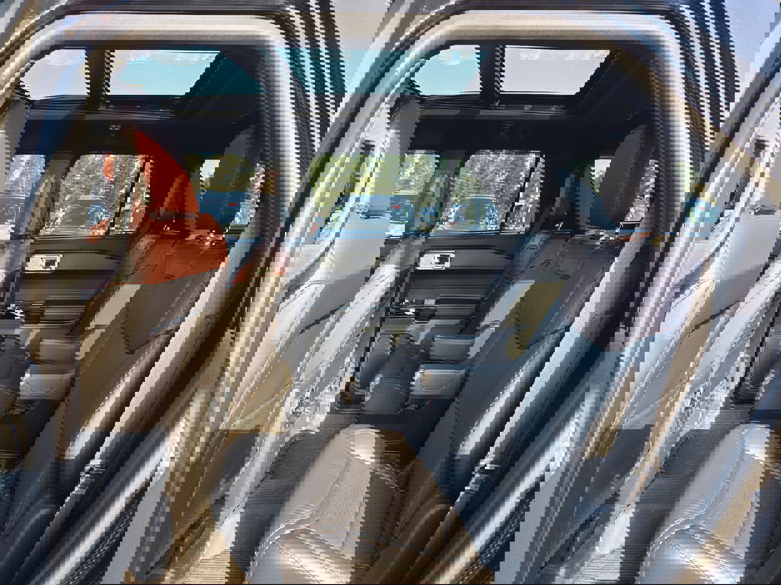 Certified 2023 Ford Explorer Platinum w/ Technology Package image 7