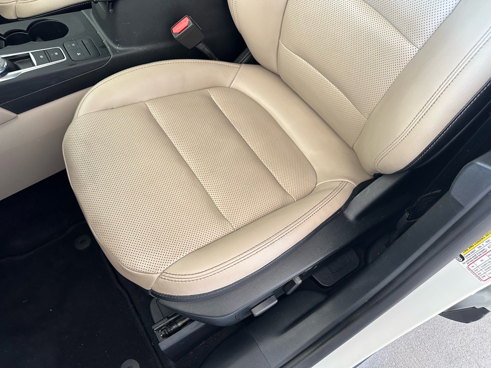 Certified 2020 Ford Escape SEL FWD image 21
