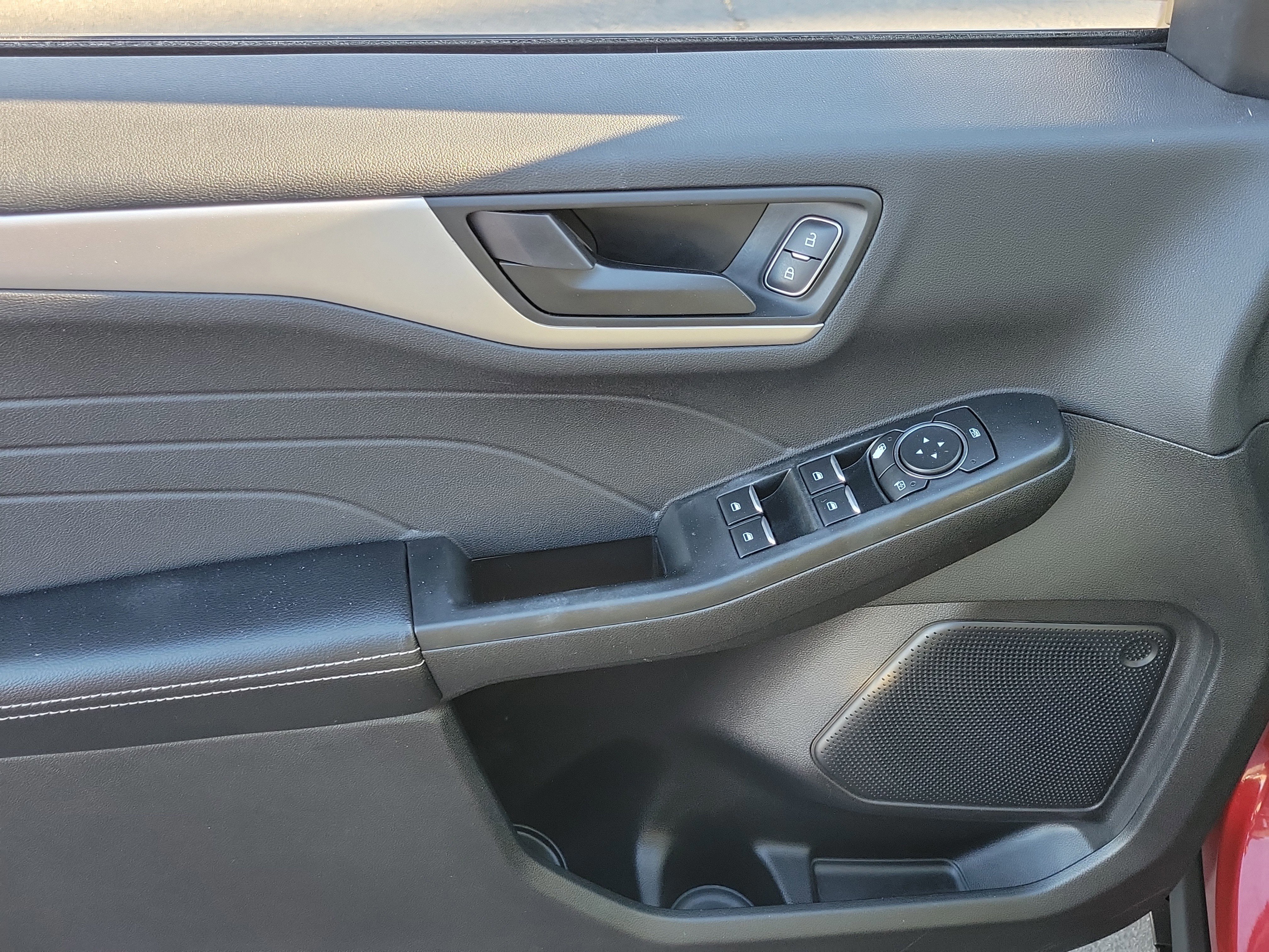 Certified 2022 Ford Escape SE w/ SE Sport Appearance Package image 11