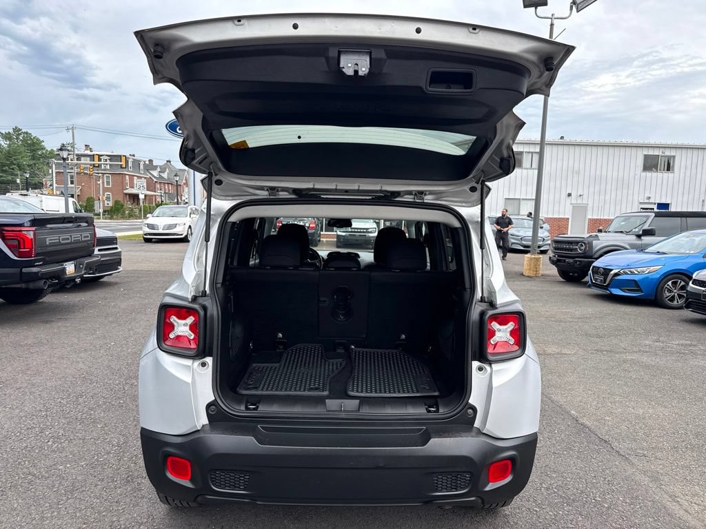 Used 2020 Jeep Renegade Latitude w/ Cold Weather Group AWD/4WD image 10