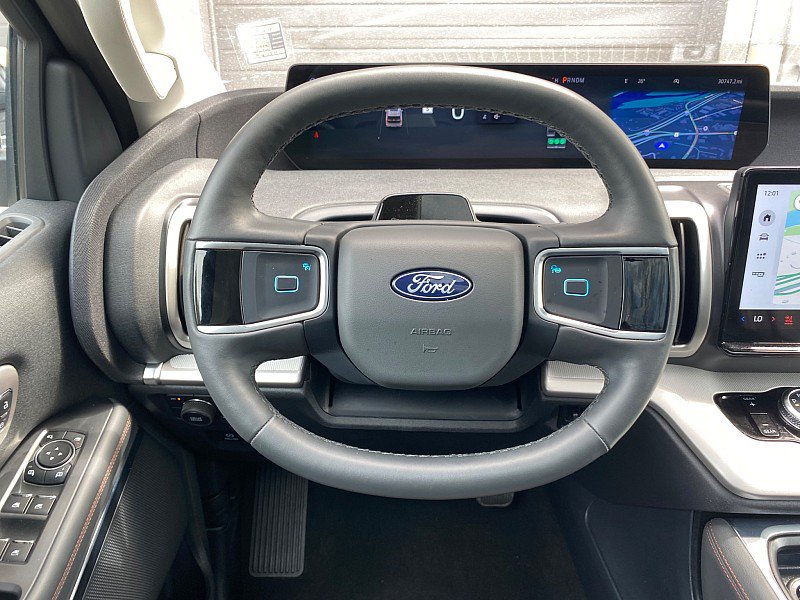 Certified 2025 Ford Expedition Active AWD/4WD image 19