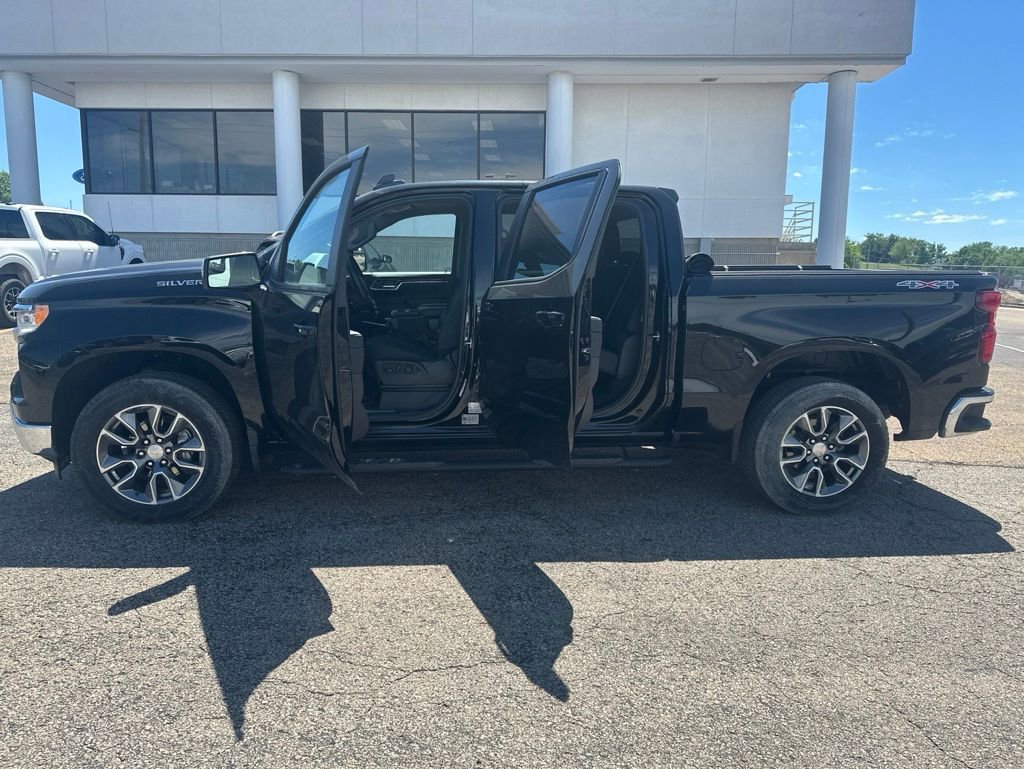 Used 2024 Chevrolet Silverado 1500 LT AWD/4WD image 4