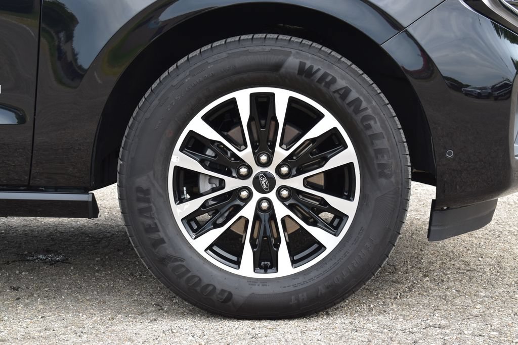 Certified 2025 Ford Expedition Platinum AWD/4WD image 6