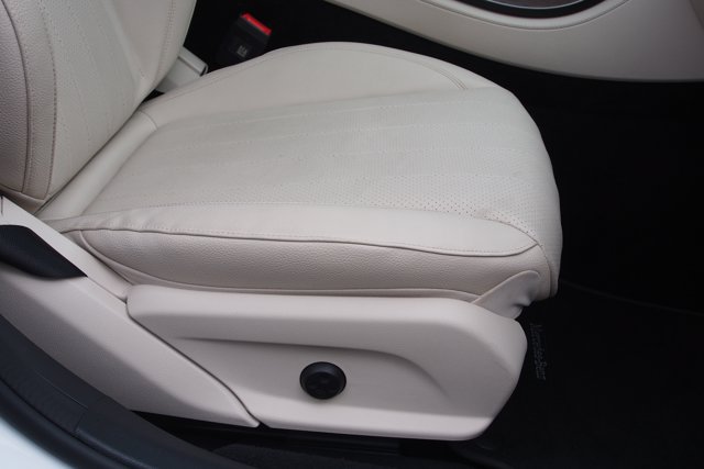 Used 2023 Mercedes-Benz E 350 Sedan image 13