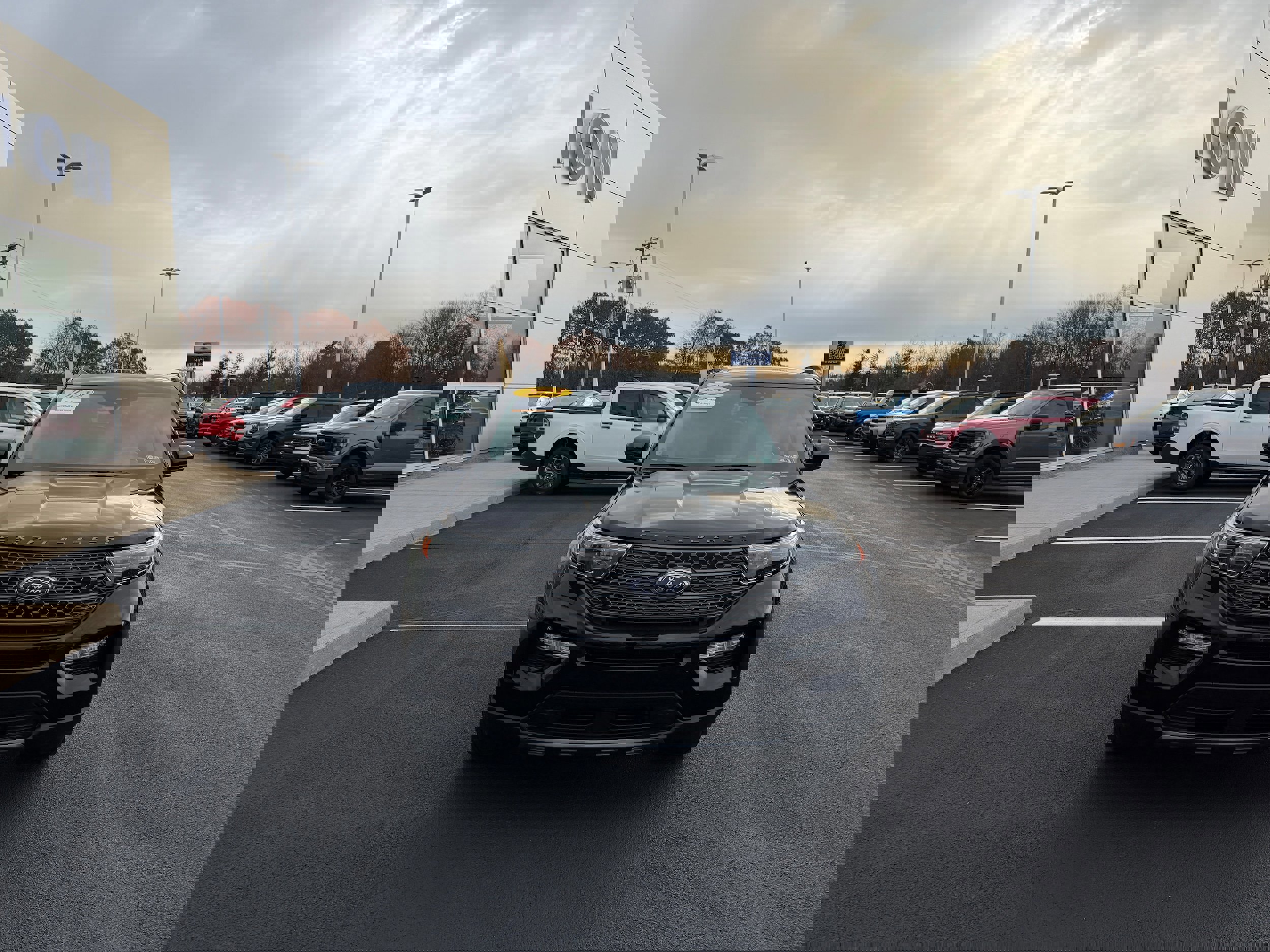 Certified 2023 Ford Explorer XLT w/ Equipment Group 202A image 9