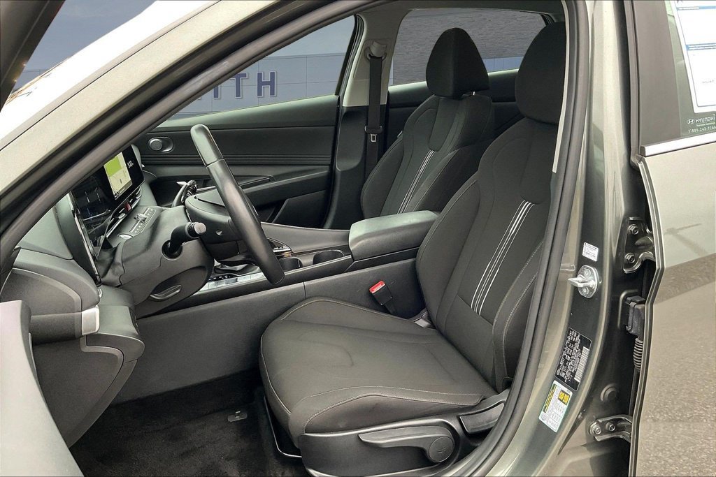 Used 2025 Hyundai Elantra SEL FWD image 20