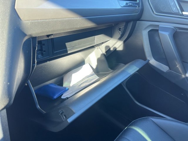 Used 2022 Volkswagen Tiguan SE w/ Panoramic Sunroof Package image 15