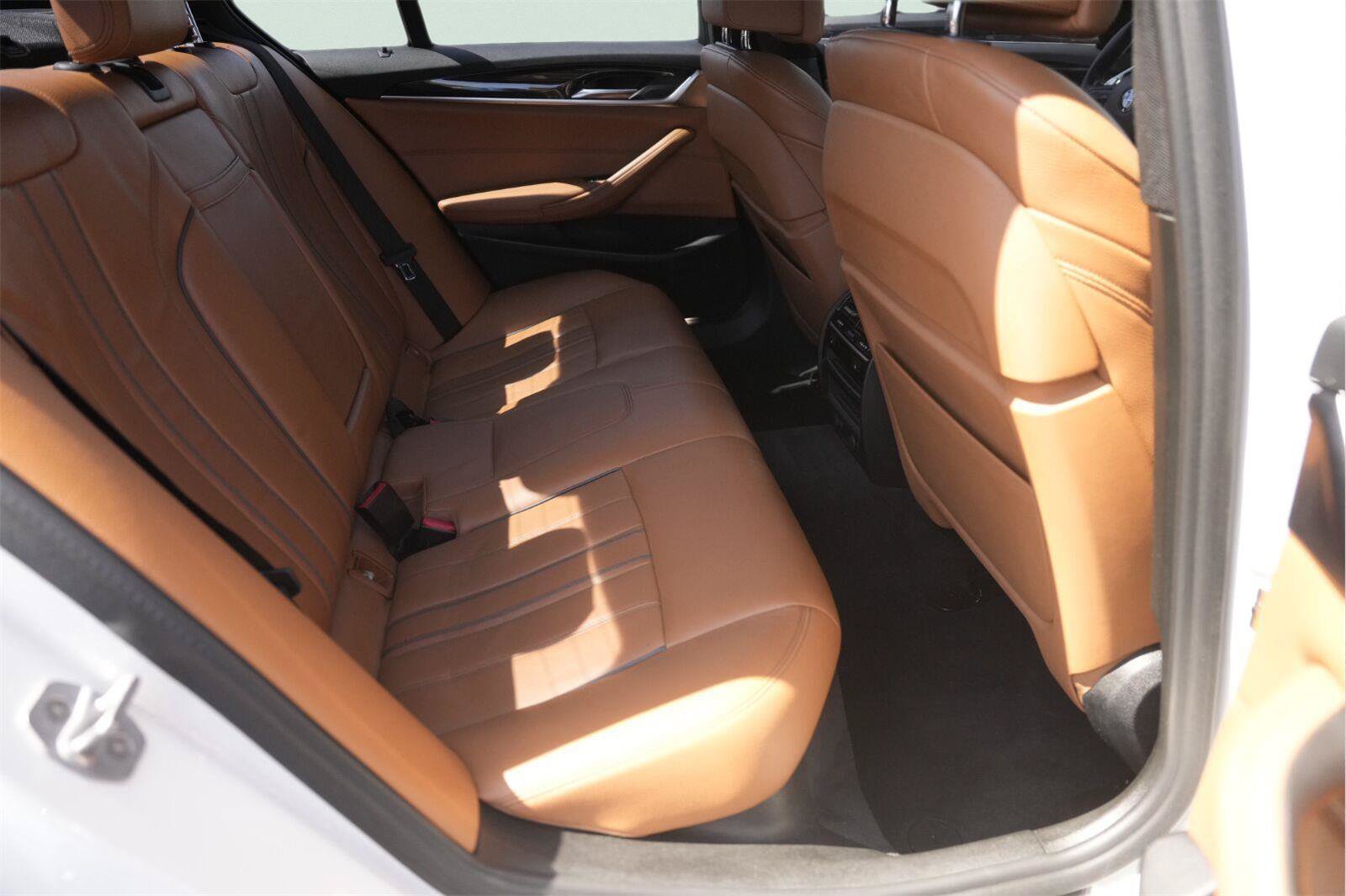 Used 2019 BMW 530e xDrive AWD/4WD image 16
