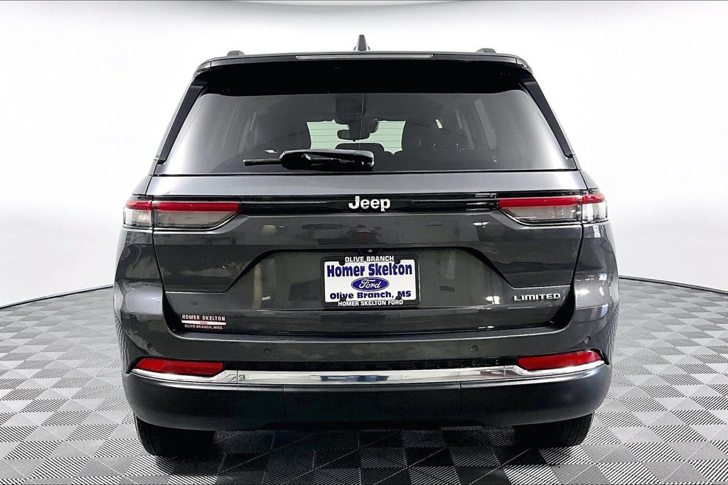 Used 2023 Jeep Grand Cherokee Limited RWD image 4
