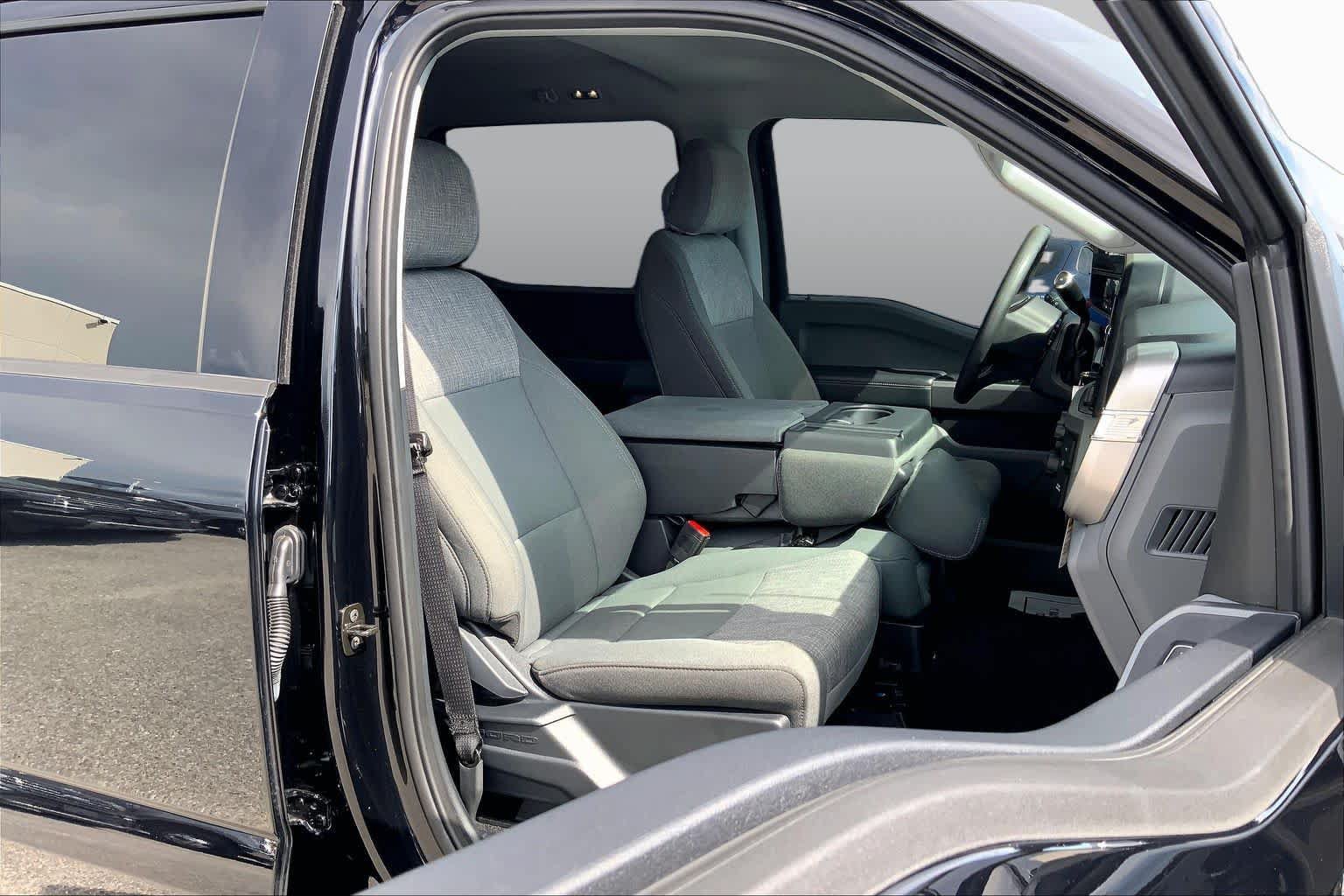 Certified 2025 Ford F250 XLT w/ 360-Degree Camera Package AWD/4WD image 9