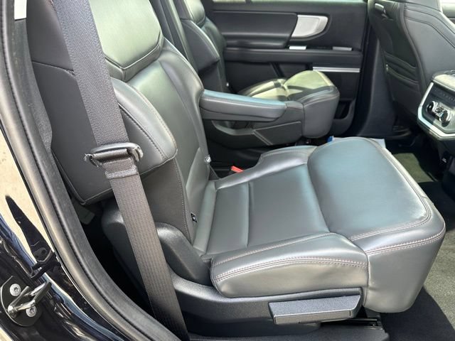 Certified 2025 Ford Expedition Active AWD/4WD image 9
