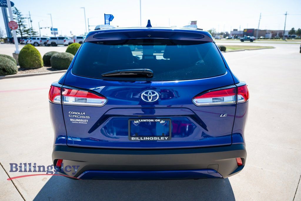 Used 2023 Toyota Corolla Cross LE image 6