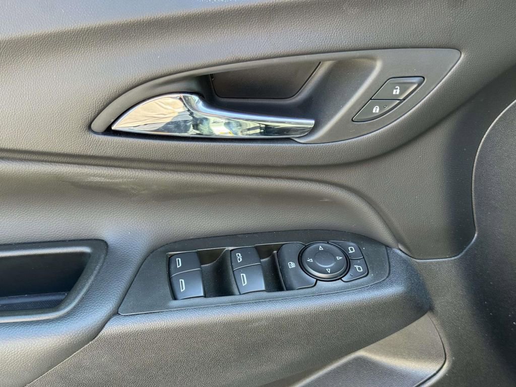 Used 2024 Chevrolet Equinox LT FWD image 18