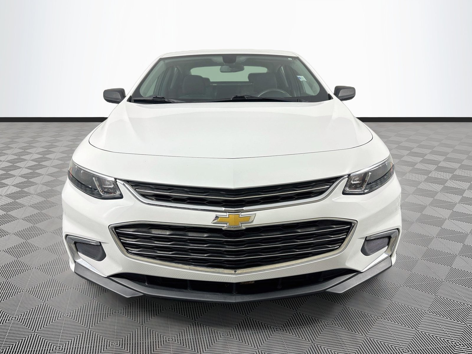 Used 2018 Chevrolet Malibu LS FWD image 2