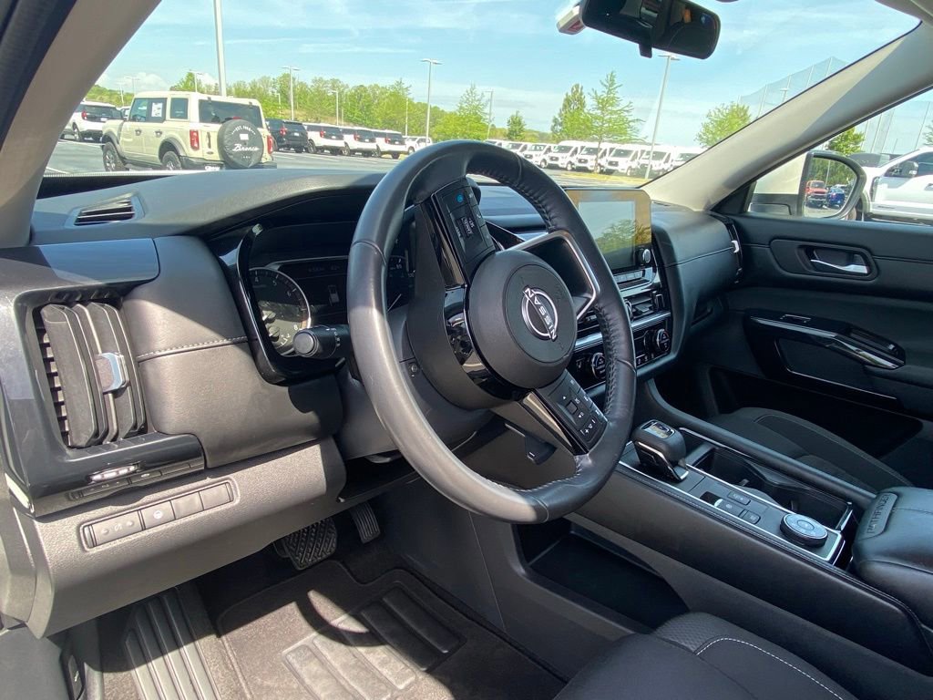 Used 2022 Nissan Pathfinder SV w/ SV Black Package image 9