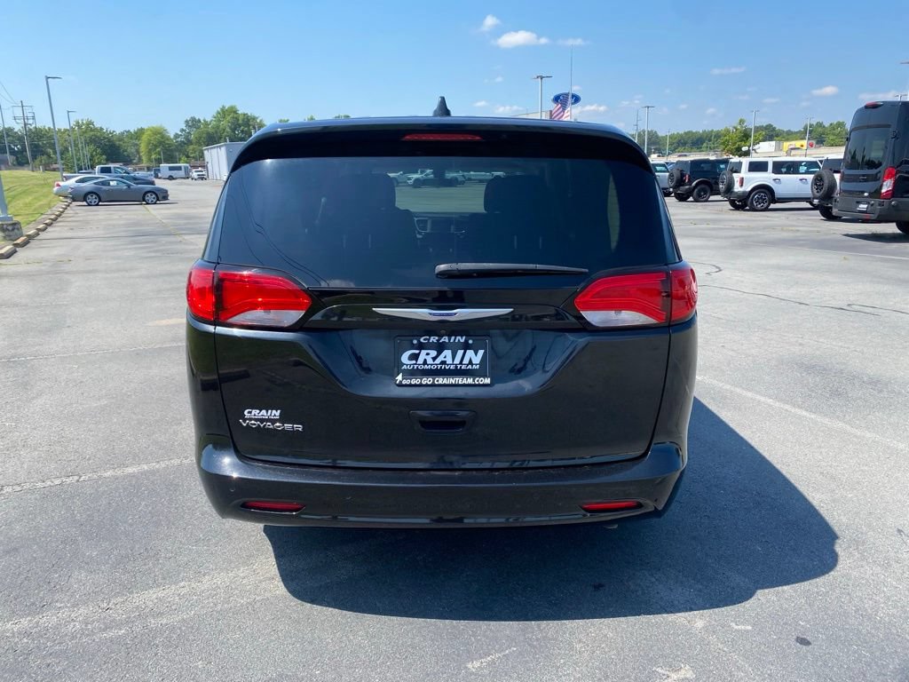 Used 2020 Chrysler Voyager LX FWD image 6