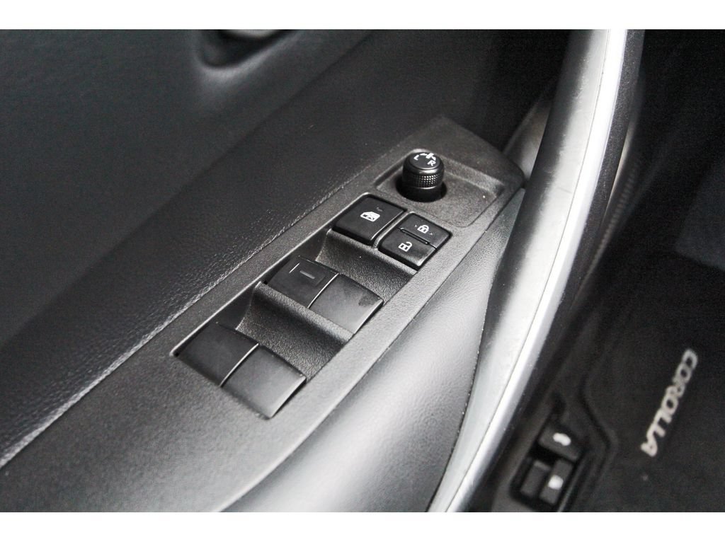 Used 2022 Toyota Corolla SE FWD image 21