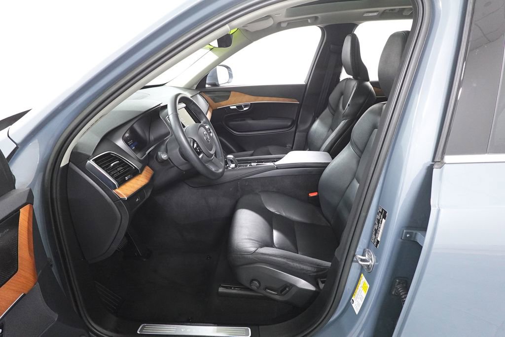 Used 2023 Volvo XC90 B6 Plus image 9