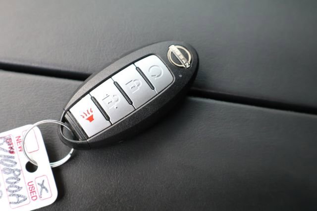 Used 2022 Nissan Rogue SV image 35