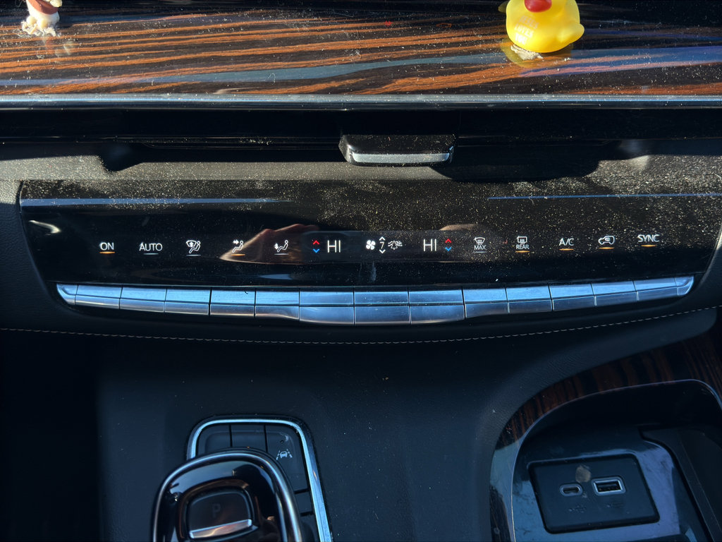 Used 2021 Cadillac Escalade ESV Premium Luxury w/ LPO, Radiant Package image 25