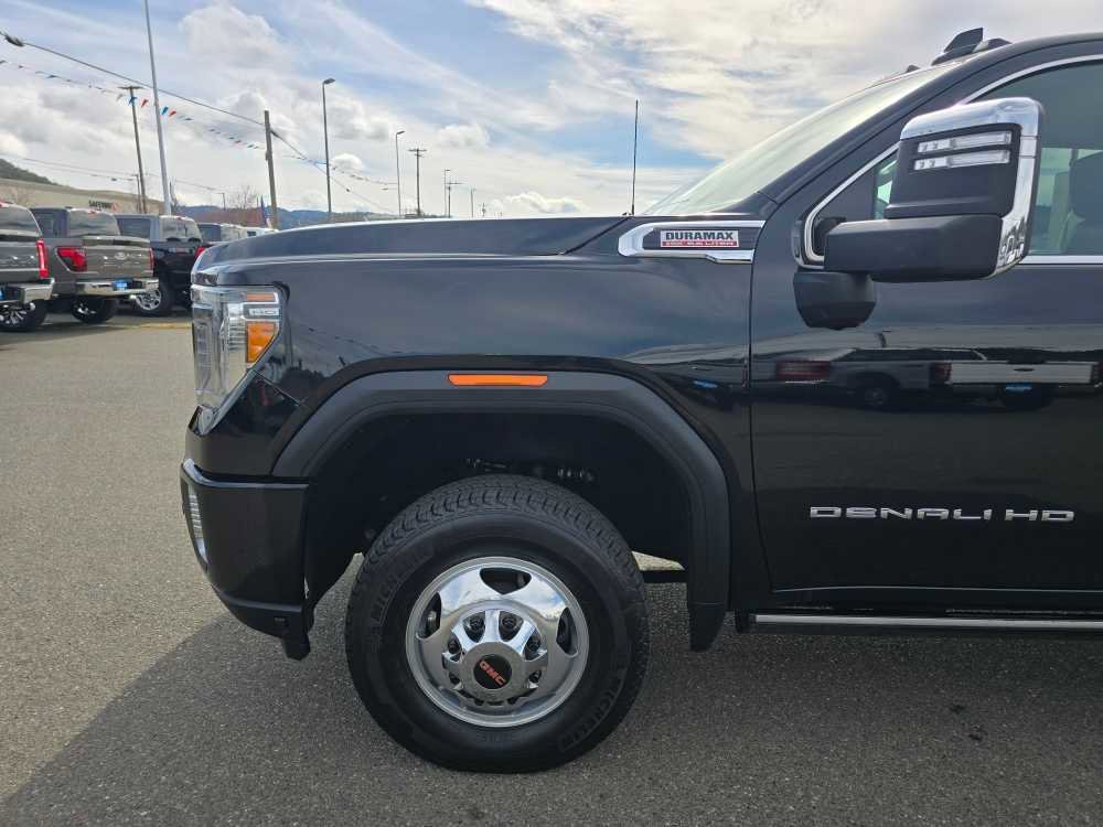 Used 2022 GMC Sierra 3500 Denali w/ Denali Ultimate Package image 18
