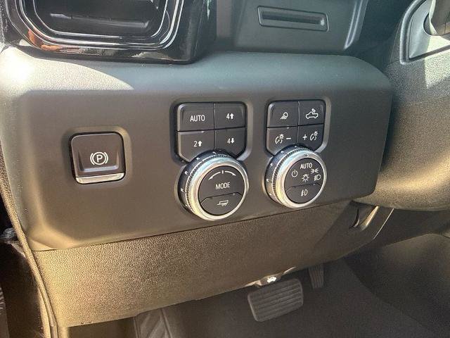 Used 2025 GMC Sierra 2500 AT4 AWD/4WD image 16