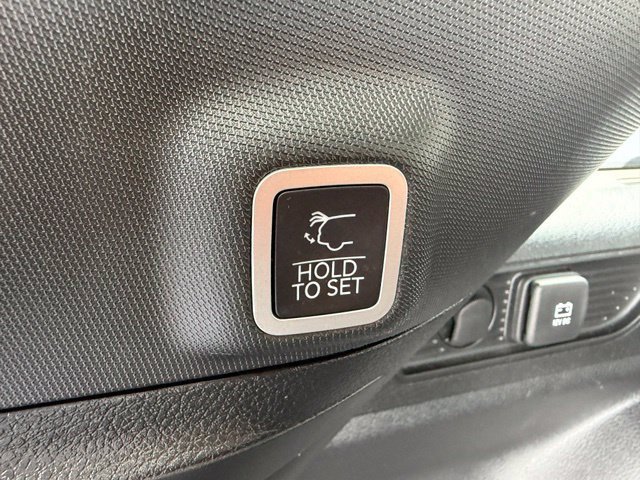 Used 2023 Jeep Grand Cherokee Limited w/ Trailer Tow Prep Group (B) AWD/4WD image 33