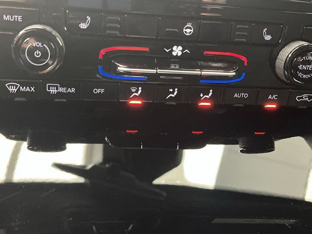 Used 2025 Jeep Grand Cherokee L Altitude AWD/4WD image 27