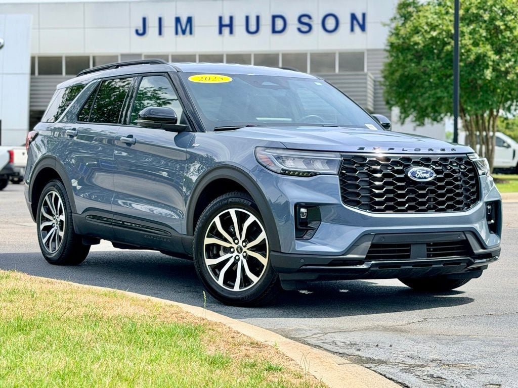 Certified 2025 Ford Explorer ST-Line w/ Premium Package RWD image 2