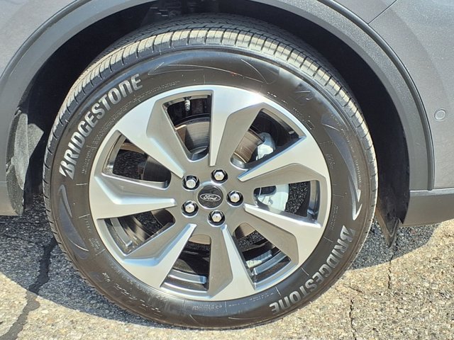Certified 2024 Ford Escape Platinum w/ Premium Technology Package AWD/4WD image 30